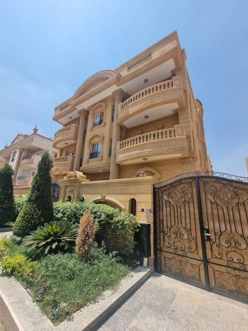 3 Bedroom Couples Or Family Apartment