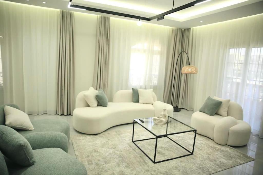 3 Bedroom Couples Or Family *